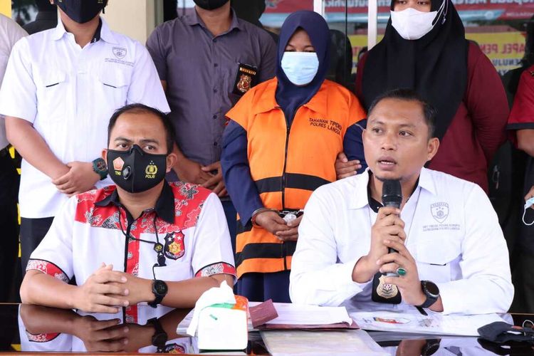 Penyidik Tindak Pidana Korupsi menangkap NR (54) mantan Penjabat Kepala Desa Alue Gadeng Dua, Kecamatan Birem Bayeun, Kabupaten Aceh Timur, Provinsi Aceh, Selasa (21/6/2022).