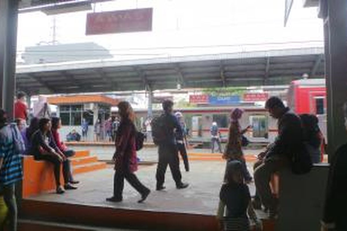 Stasiun Duri di Kelurahan Duri Utara, Kecamatan Tambora, Jakarta Barat. Selasa (9/6/2015).