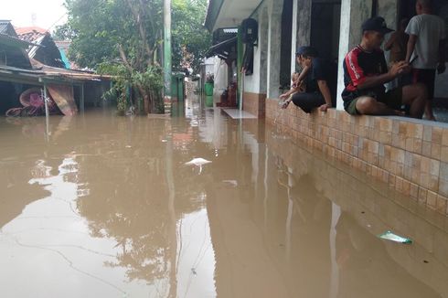Warga Kemang Terjebak Banjir di Mushala, Belum Ada Bantuan Makanan dan Pakaian