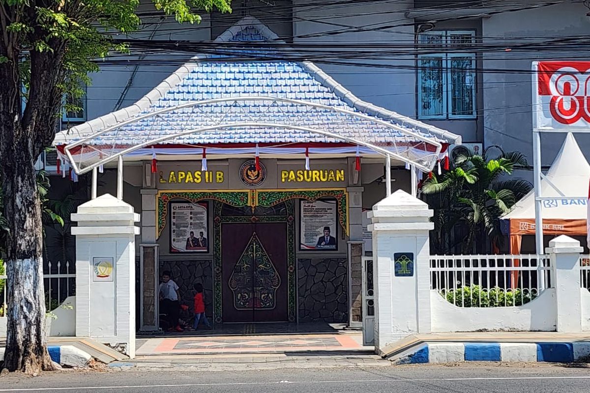 Sebanyak 596 narapidana di Lapas Kelas IIB Pasuruan mendapatkan remisi tepat di perayaan HUT RI ke-80, Minggu (17/08/2025) 