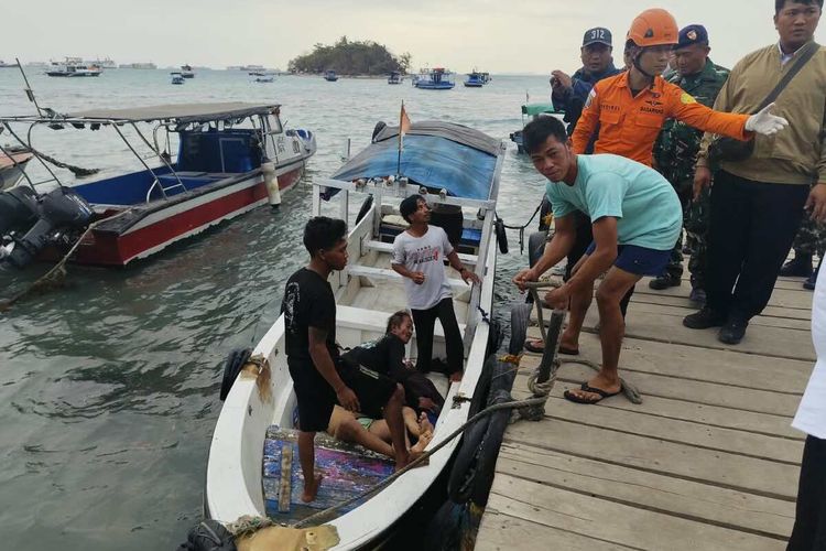 Kapal Pemancing Tenggelam Dihantam Ombak di Selat Sunda, 2 Orang Meninggal, 1 Selamat
