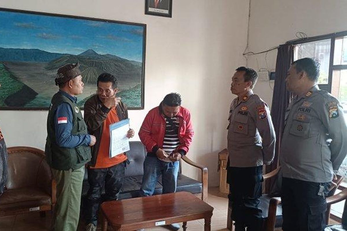 Pihak Agent Travel Probolinggo sekaligus Operator Lapangan Tour yang elfnya viral usai masuk kawasan Gunung Bromo akhirnya meminta maaf. 

