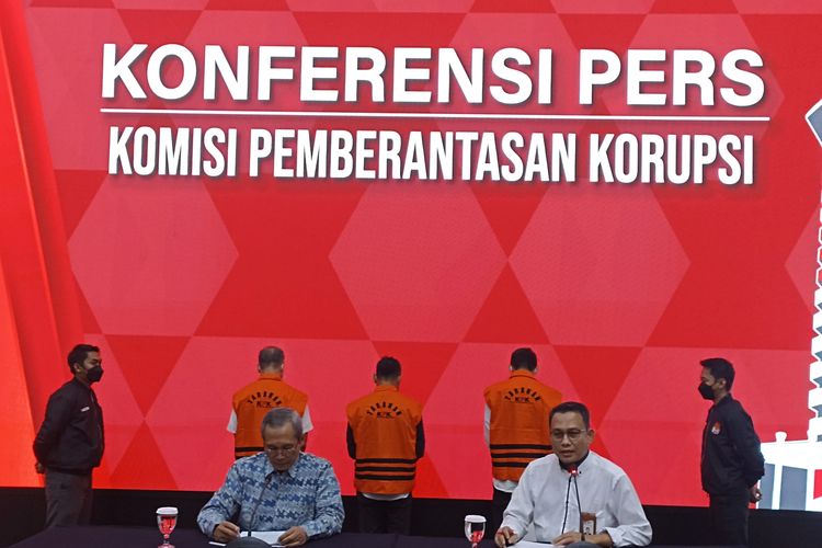 Komisi Pemberantasan Korupsi (KPK) menetapkan mantan Direktur Utama (Dirut) PT Bhanda Ghara Reksa (BGR) Kuncoro Wibowo sebagai tersangka dugaan korupsi penyaluran bantuan beras untuk Keluarga Penerima Manfaat (KPM), Rabu (23/8/2023).