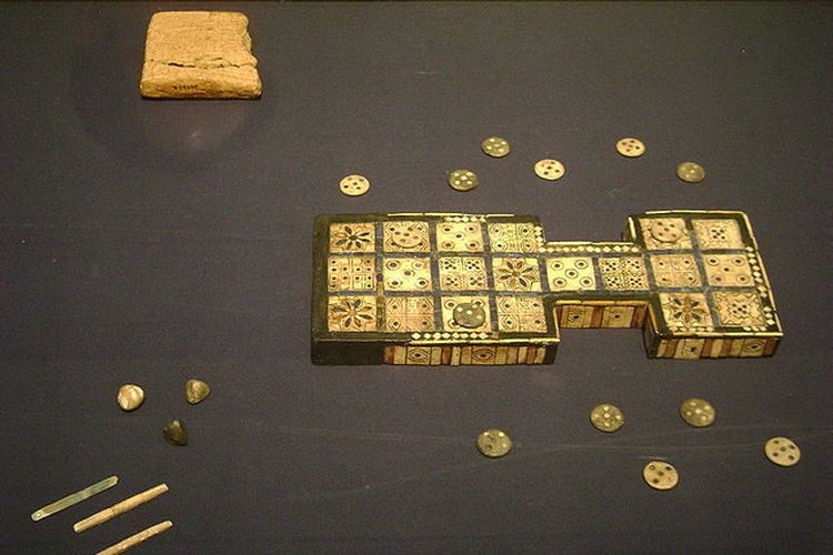 The Royal Game of Ur, permainan papan tertua di dunia disimpan di British Museum