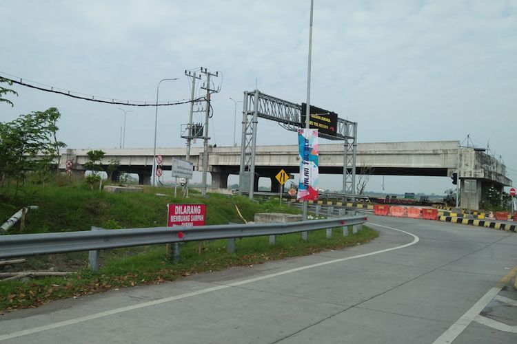 Exit tol Krian-Legundi-Bunder-Manyar (KLBM) yang terletak di Jalan Raya Dr Wahidin Soedirohusodo, Kecamatan Kebomas, Gresik, Jawa Timur, akan mulai dibuka Senin (25/4/2022) malam.