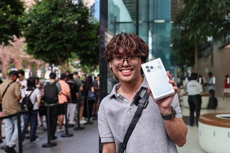 Demi iPhone 18 Pro Max, Pria 19 Tahun Ini Antre Semalaman di Apple Store Singapura