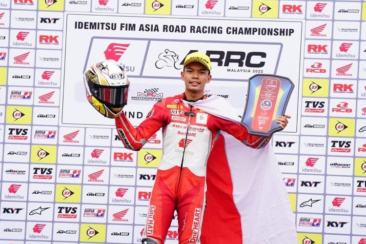 Pebalap Indonesia M Adenanta Putra berhasil memenangi balapan kelas AP250 dalam ajang Asia Road Racing Championship (ARRC) 2022 di Sirkuit Internasional Sepang, Malaysia, Sabtu (8/10/2022).