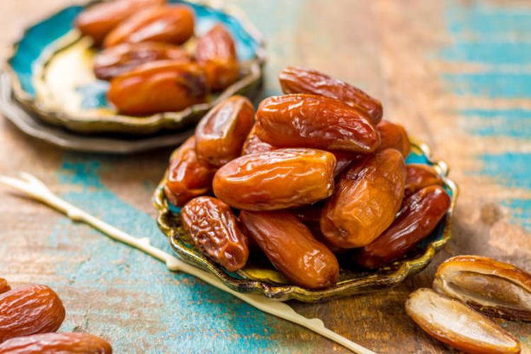 Buah kurma sebaiknya dibatasi penderita asam urat karena tinggi fruktosa