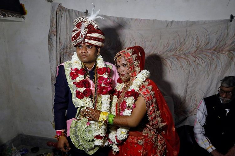 Savitri Prasad, 23, and her husband Gulshan pose after taking their wedding vows inside Savitris parents house in a riot affected area following clashes between people demonstrating for and against a new citizenship law in New Delhi, India, February 26, 2020. Picture taken February 26, 2020. REUTERS/Adnan Abidi