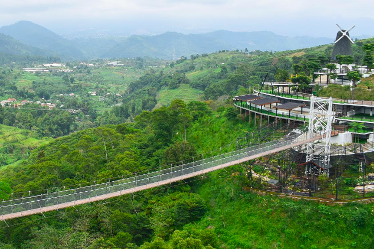 The Nice Funtastic Park Cianjur, salah satu wisata baru di Kabupaten Cianjur yang menyajikan wahana edukasi dan ekstrem dengan latar belakang panorama alam
