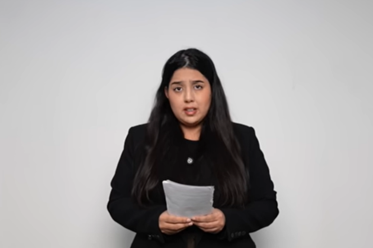 Nessie Judge mengunggah video permintaan maaf dan membungkuk 90 derajat