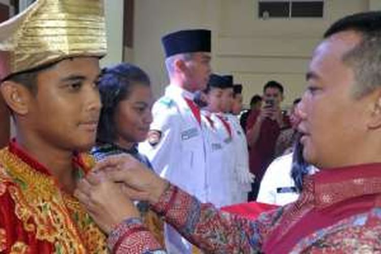 Menpora Imam Nahrawi didampingi Deputi Pengembangan Pemuda yang juga Plt. Sesmenpora Sakhyan Asmara saat menutup Pendidikan dan Pelatihan Paskibraka Tingkat Nasional Tahun 2016 di Wisma Soegondo Komplek PP-PON Cibubur, Jakarta, Rabu (24/8) siang.