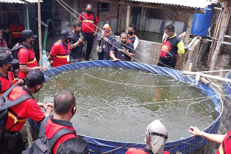 Bripka Heidi membagikan pengalamannya bisnis lele kepada sejumlah anggota Polri yang akan pensiun.