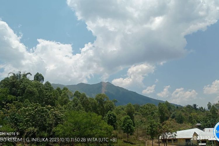 Foto: Visual Gunung Inielika di Kabupaten Ngada, NTT, per Kamis (12/10/2023).