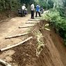 7 Jam Diguyur Hujan Deras, Rumah Warga dan Jalan Desa di Kaki Gunung Kawi Terdampak Longsor