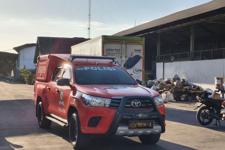 Polda Jateng Olah TKP Kebakaran Pabrik Sandal di Karanganyar, Amankan Kabel dan Abu Arang
