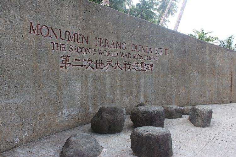 Monumen Perang Dunia ke-2 di obyek wisata Goa Jepang di Biak Numfor, Papua Barat saat dikunjungi Ekspedisi Bumi Cenderawasih Mapala UI. Ekspedisi Bumi Cenderawasih bertujuan untuk menyingkap potensi wisata di Papua Barat.