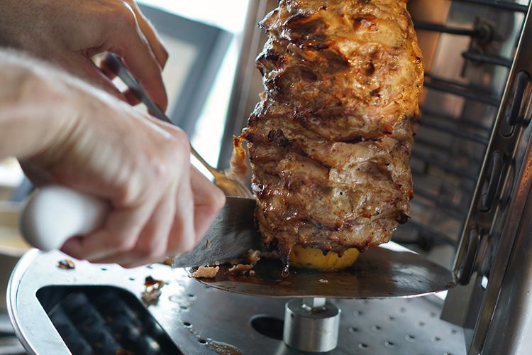 Kebab, makanan khas Turki menjadi salah satu suguhan dalam hidangan berbuka puasa pada bulan Ramadhan mendatang di Hotel Pullman Jakarta, Kamis (25/4/2019). Di bawah tajuk the Jewel of Ramadan, Pullman menyiapkan program hidangan berbuka puasa bagi pelanggannya, mulai 5-29 Mei 2019.