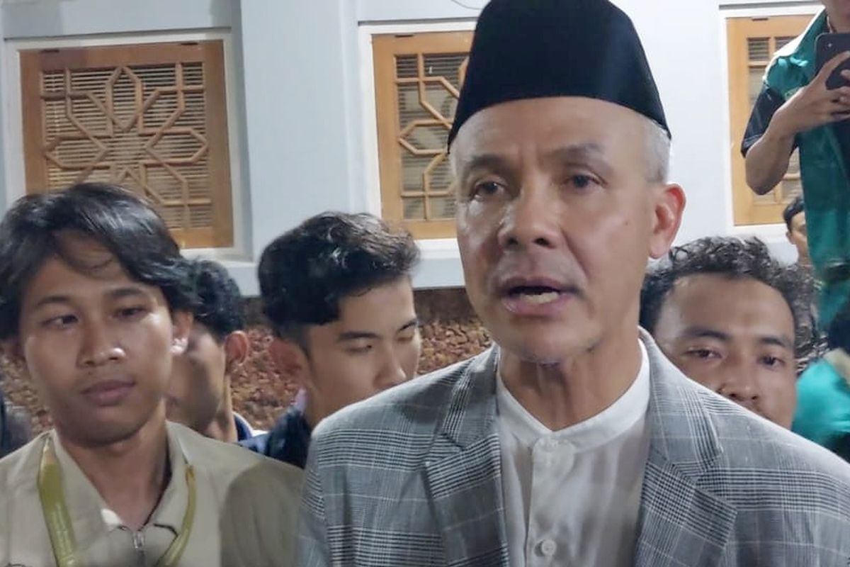 Jawaban Lucu Ganjar Saat Ditanya Puan di Ceramah Masjid Kampus UGM
