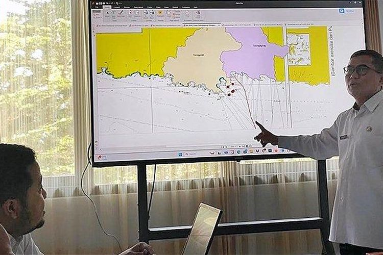 Pemkab Trenggalek menjelaskan posisi 13 pulau yang masih menjadi sengketa antara Trenggalek dengan Tulungagung, Jawa Timur.