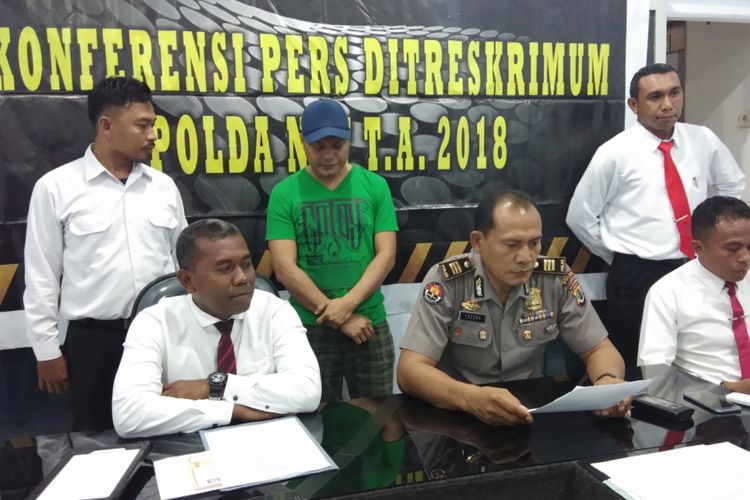 Arief (baju hijau) pelaku pembuat KTP palsu terhadap para calon tenaga kerja asal NTT yang akan dipekerjakan  ke Kalimantan Tengah