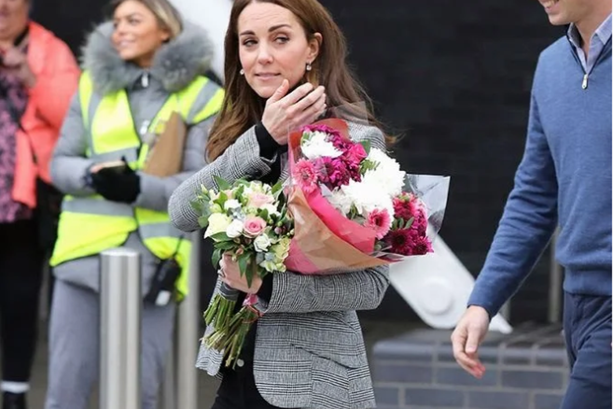 Kate Middleton memakai skinny jeans