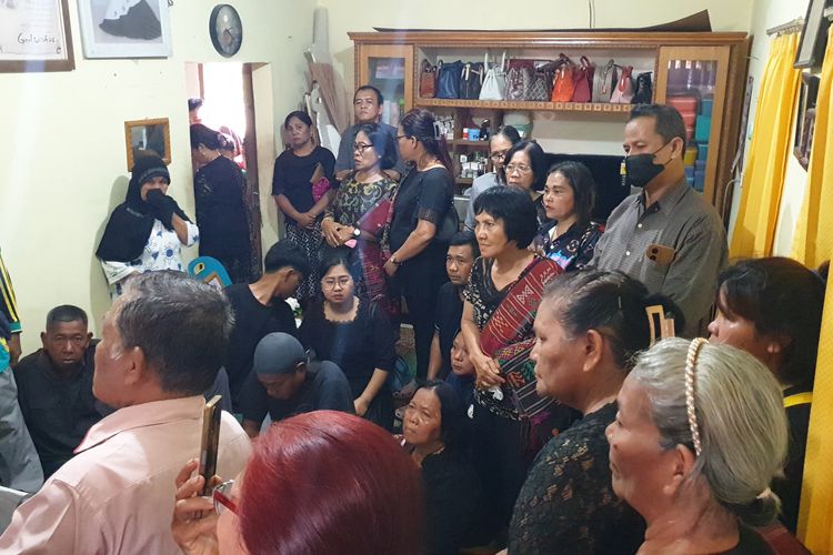 Tangis Keluarga Pecah di Rumah Duka Sri, Baby Sitter Tewas karena Kecelakaan Bus ALS