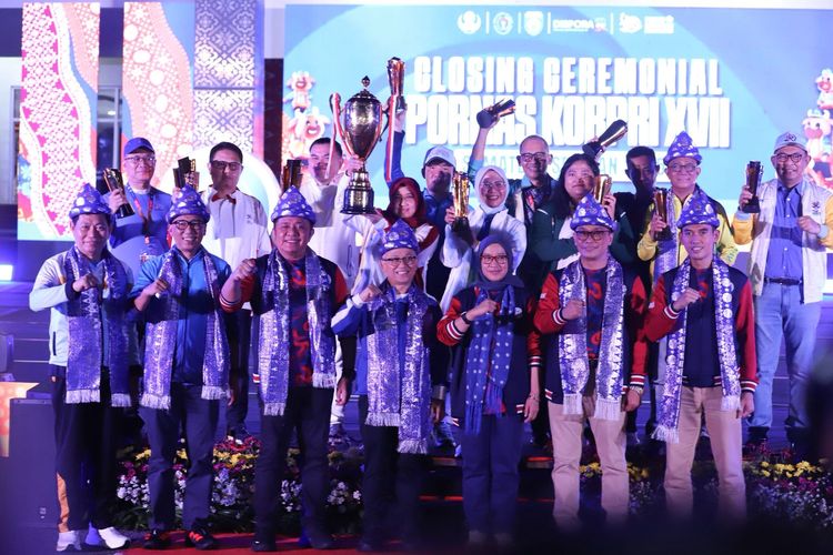 Menteri Pendayagunaan Aparatur Negara dan Reformasi Birokrasi (PANRB) Rini Widyantini secara resmi menutup Pekan Olahraga Nasional (Pornas) Korpri XVII 2025 yang diselenggarakan di Palembang, Sumatera Selatan, Sabtu (11/10/2025).
