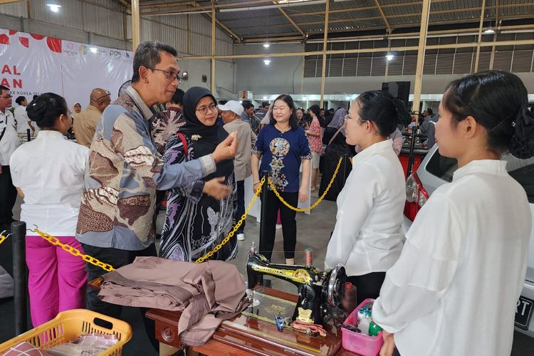 Direktur Jenderal Pembinaan Penempatan Tenaga Kerja dan Perluasan Kesempatan Kerja (Ditjen Binapenta & PKK) pada Kementerian Tenega Kerja, Rendra Setiawan, saat mengunjungi Pasuruan, Jawa Timur, Selasa (27/8/2024)