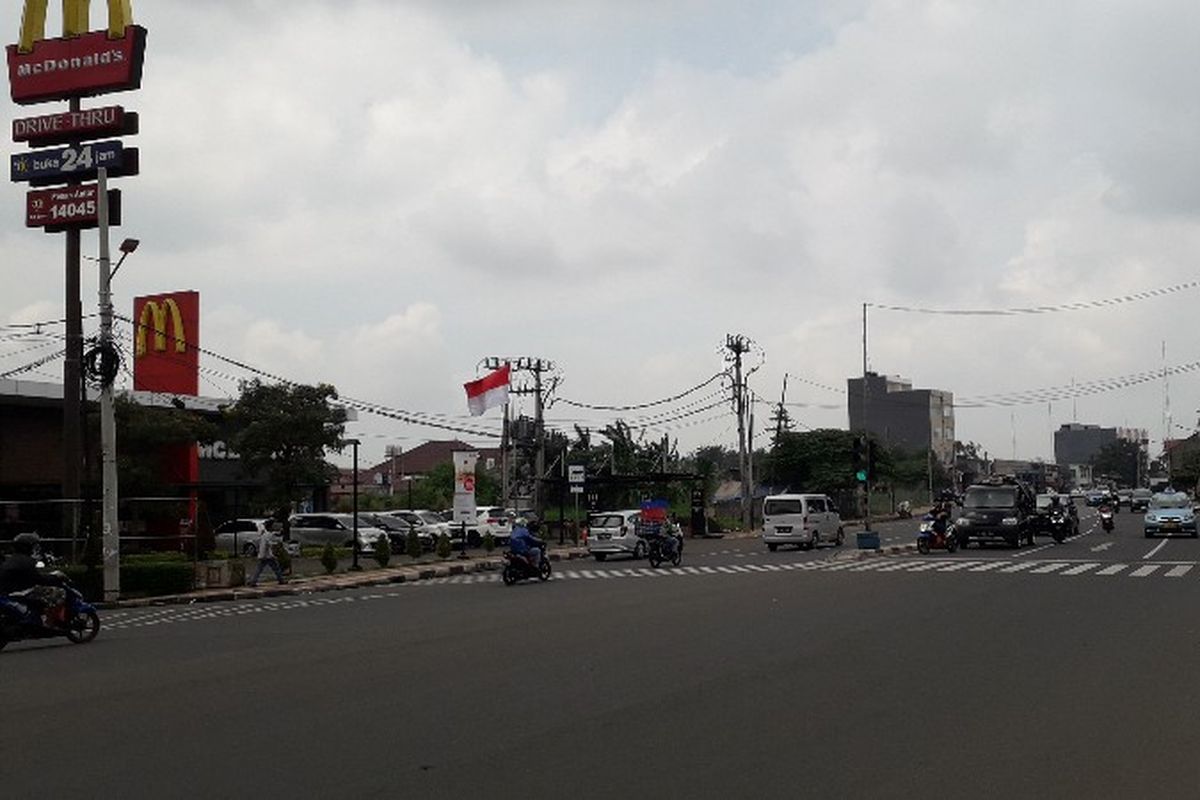 Hasil pelebaran Jalan Joglo Raya dari arah Pos Pengumben, Jakarta Barat pada Senin (12/2/2018). 