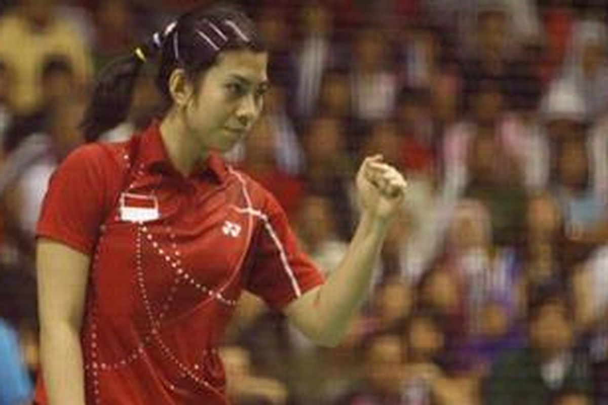 Adriyanti Firdasari menjadi tunggal pertama saat lawan Hongkong.