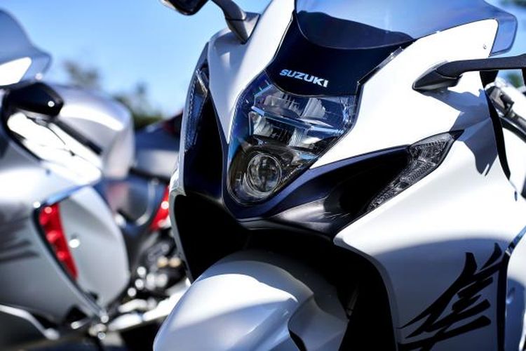 Suzuki melansir warna baru Hayabusa 2022 New Pearl Brilliant White.