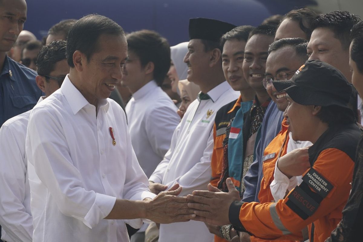 Melalui asosiasi Indonesian Humanitarian Alliance (IHA) Dompet Dhuafa kembali mengirimkan bantuan untuk warga Palestina dan dilepas langsung oleh Presiden Republik Indonesia (RI) Joko Widodo (Jokowi) di Pangkalan TNI Angkatan Udara Halim Perdana Kusuma, Jakarta, Senin (20/11/2023).