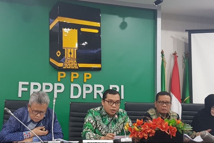 Wasekjen PPP Ahmad Baidowi saat memberikan keterangan pers soal usulan RUU untuk Prolegnas 2019-2024 dari Fraksi PPP, di Ruang Fraksi PPP di Komplek Parlemen Senayan, Jakarta Pusat, Senin (2/12/2019).