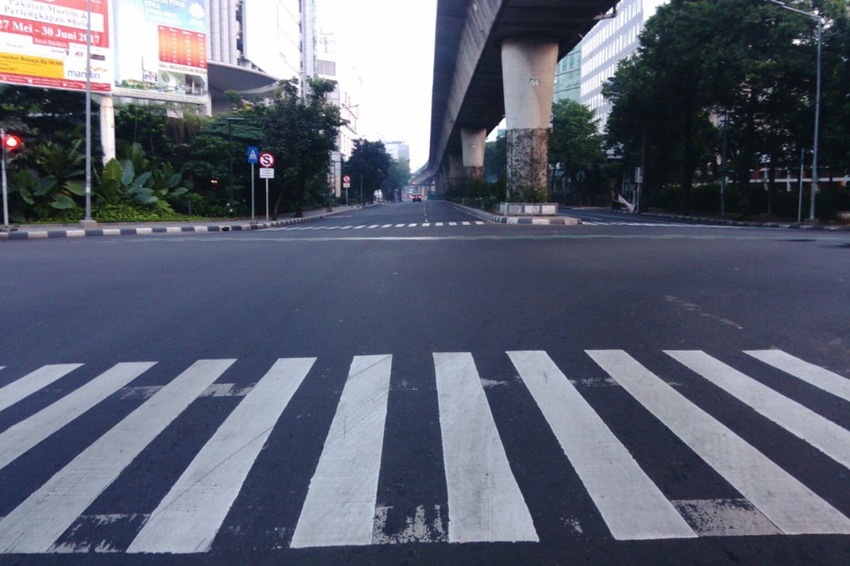 Jalan Antasari arah Blok M, nampak sepi. Minggu (25/6/2017)