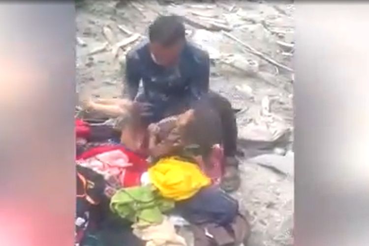 Anak 6 Tahun Selamat Setelah 60 Jam Tertimbun Reruntuhan Bangunan di Nepal