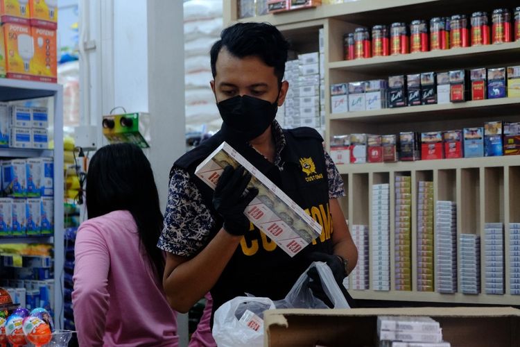 BC Batam mengamankan 63,44 juta batang rokok ilegal dan 553,1 liter miras ilegal, dengan total nilai barang Rp65,8 miliar dan berpotensi merugikan negara hingga Rp42,15 miliar.