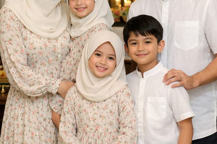 Tren baju lebaran keluarga motif floral