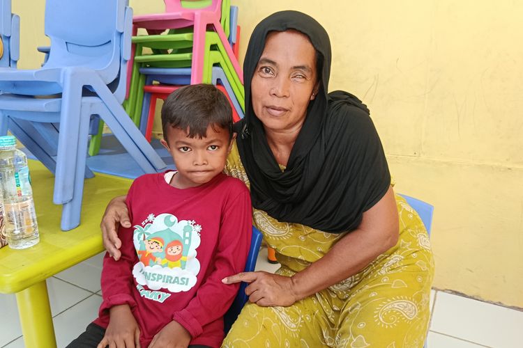 Dari Tumpukan Sampah, Anak Pemulung Ini Bermimpi Jadi Polisi: Mau Bantu Amanin Negara