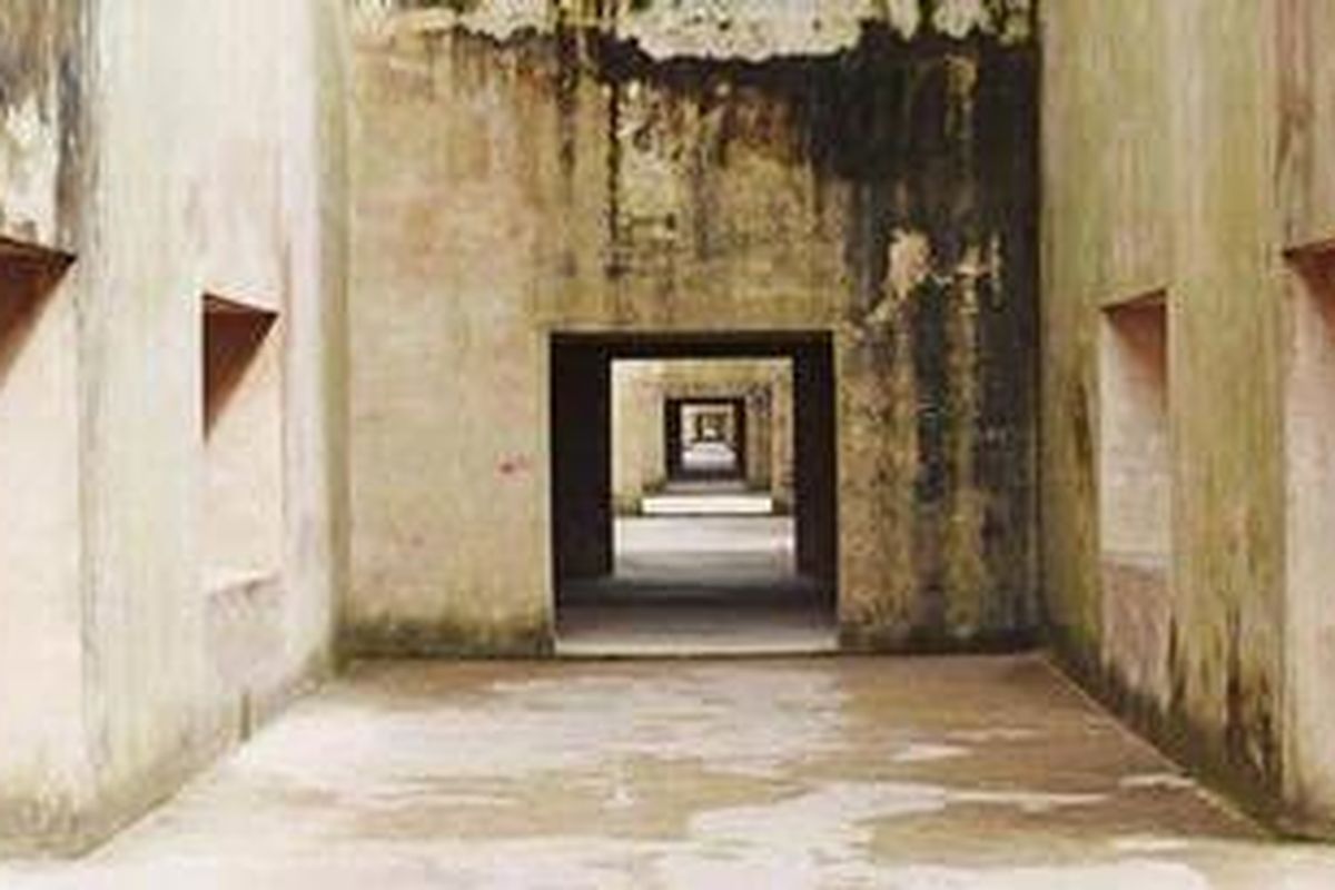 Jam menujukkan sekitar pukul 22.00. Maryanah tak bisa mengidentifikasi lokasi tersebut. Tetapi, dia ingat lokasi itu berada di daerah pegunungan berhawa sejuk.