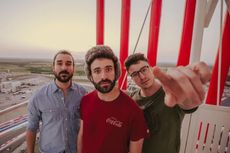 Lirik dan Chord Lagu Wow, I’m Not Crazy - AJR