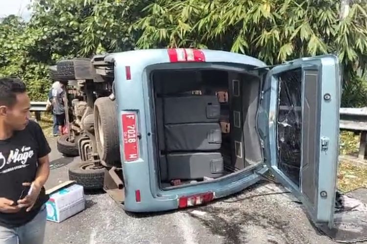 Kecelakaan Mobil Pelat Merah di Sukabumi, 11 Orang Dilarikan ke RS