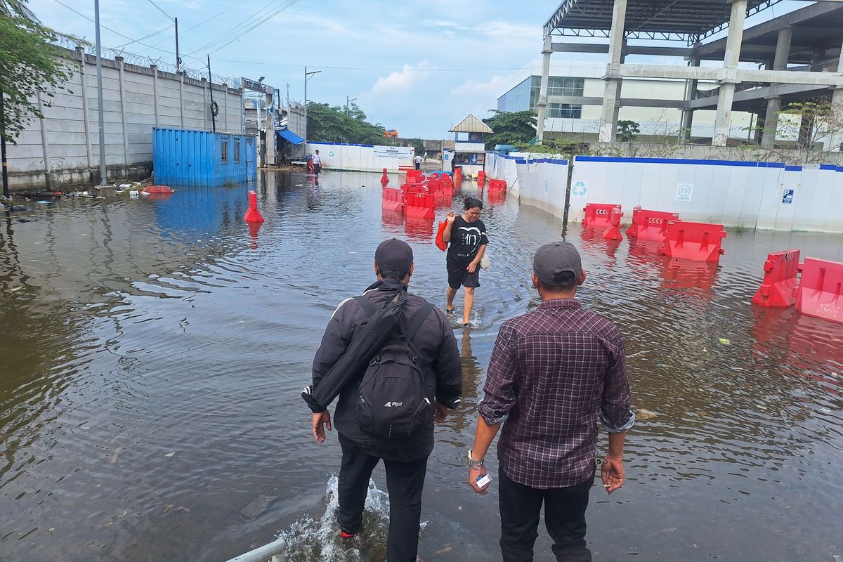 Air Pasang Penyebab Banjir Rob Dipengaruhi Gravitasi Bulan dan Matahari