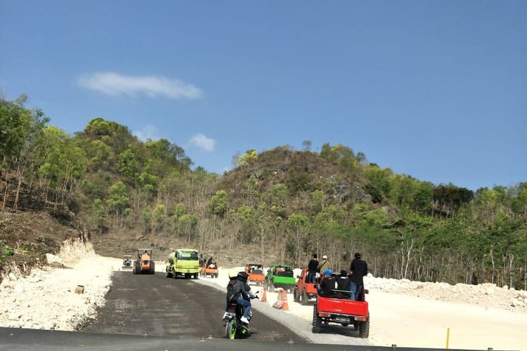 Offroad di Gunungkidul melewati Jalur Lintas Selatan yang tengah dalam proses pembangunan.