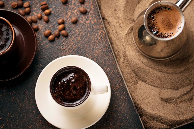 Ilustrasi apakah kopi hitam tanpa gula bisa membakar lemak?