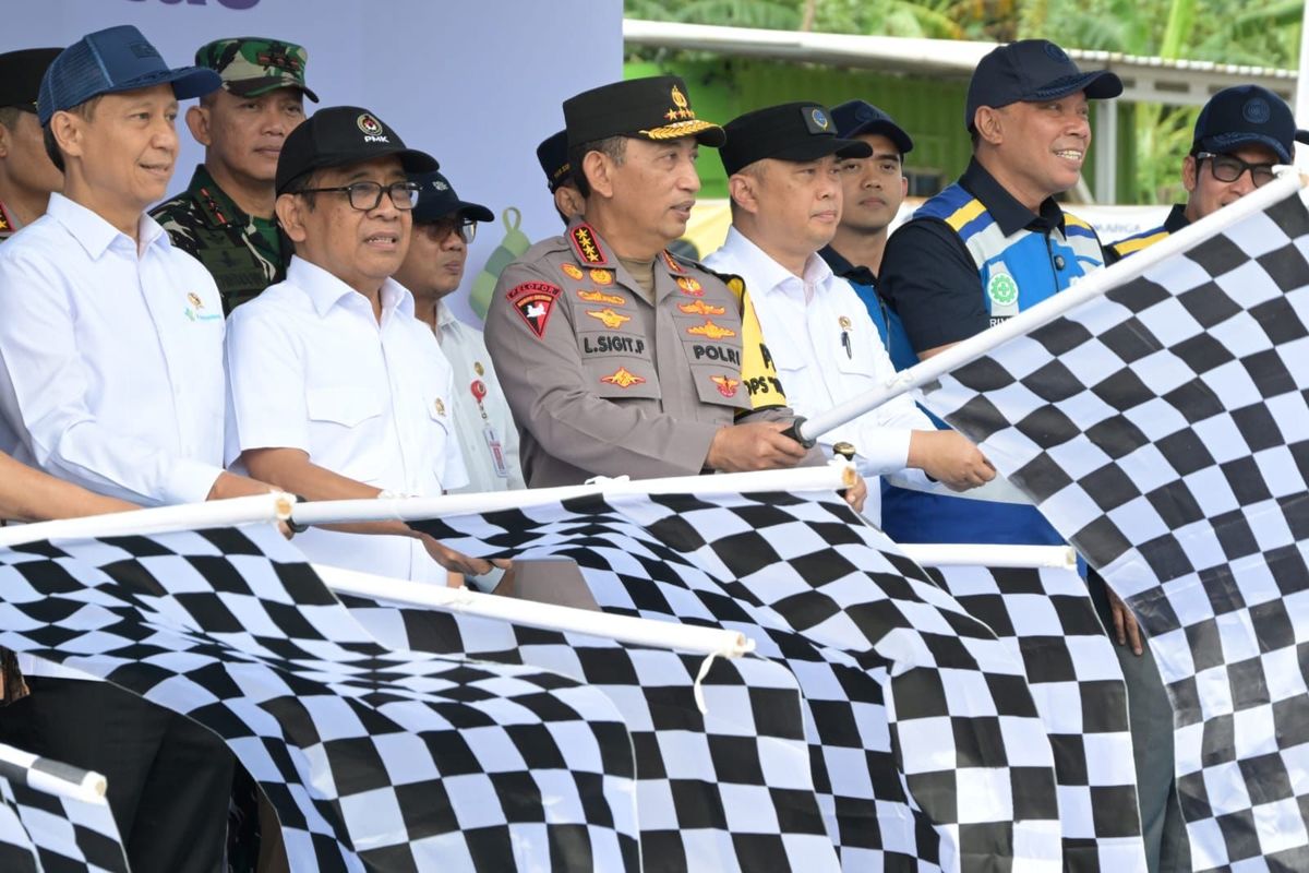 Pembukaan one way nasional di Gerbang Tol Kalikangkung, Semarang, Jawa Tengah, Selasa (24/3/2026).
