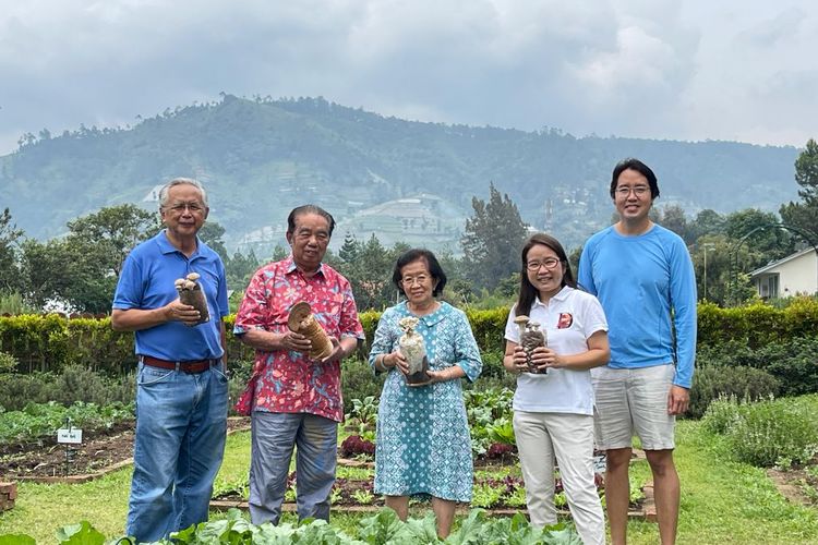 Devie Kusumaputri salah satu tim manajemen yang juga sekaligus penerus IP Farm bersama keluarganya 