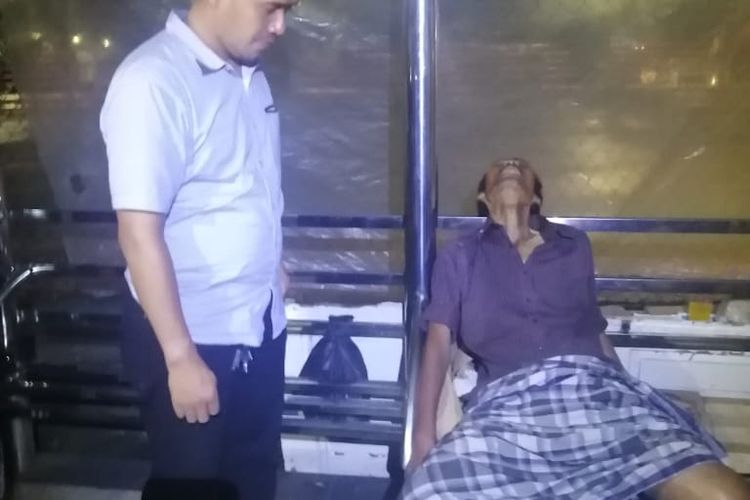 Mayat Mister X terduduk di Halte Jalan Perintis Kemerdekaan Kota Tangerang, Kamis (27/2/2020)