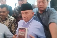 Diperiksa Polisi, Amien Rais Bawa Buku 