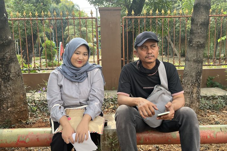 Ayah Temani Anak Berburu Kerja di Job Fair Jakarta, 